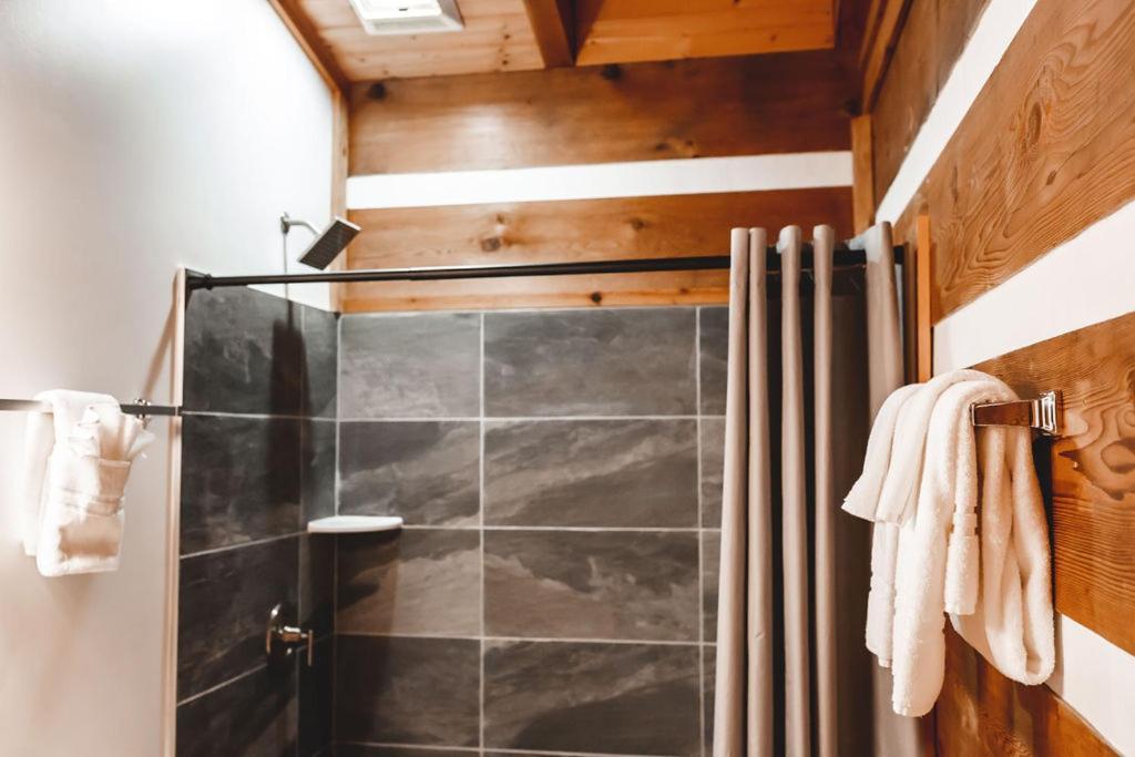 Wolf Creek Cabin At 36 North - Hot Tub Purlear Eksteriør bilde